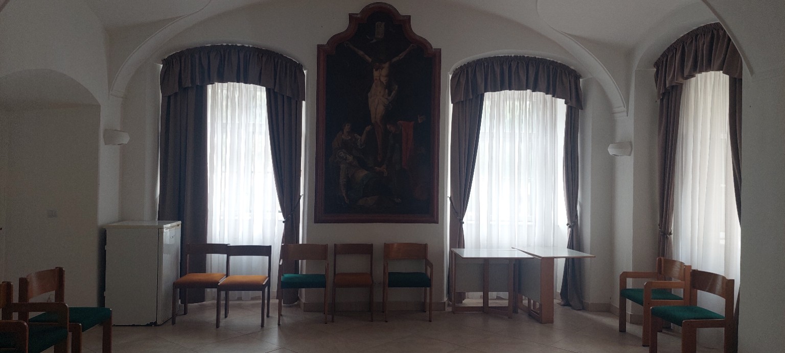 A kolostori kisterem szakrális festménnyel